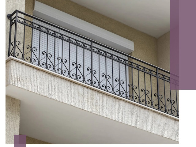 Балконные ограждения из металла и стекла в Кизляре для домов