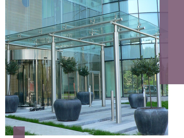 Навесы из стекла на заказ в Кизляре — монтаж и установка